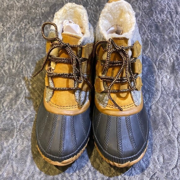 Sorel Out And About Booties Size 6 Grey Wool Tan Leather Black Sole - Picture 2 of 6